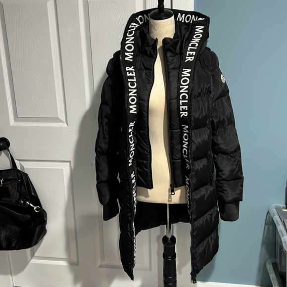 Black coat, winter worthy. Very flattering fit. Excellent new condition. NWOT - Picture 4 of 7